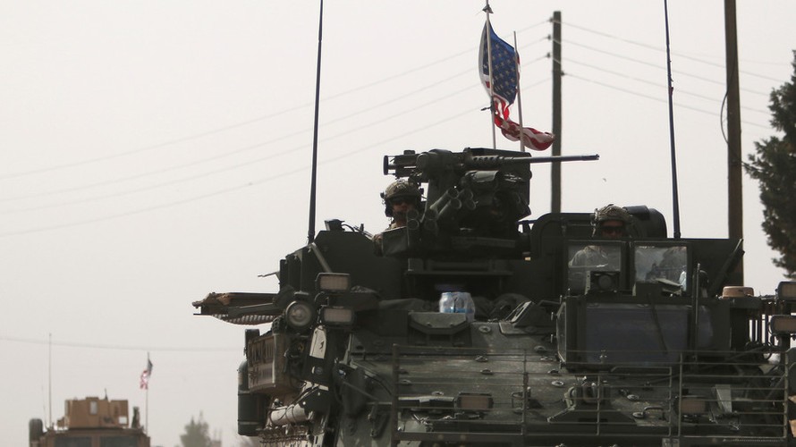Xe của quân đội Mỹ tiến về thành phố Manbij, tỉnh Aleppo, Syria ngày 9/3/2017. Ảnh: Reuters