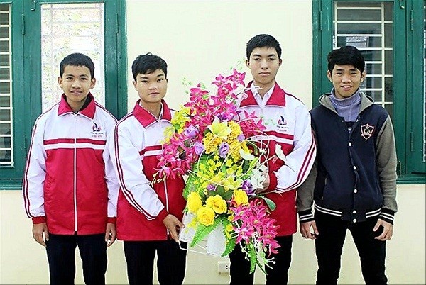 Bốn học sinh của tỉnh Quảng Trị vinh dự vào vòng chọn đội tuyển dự thi khu vực và quốc tế. Ảnh: Quang Huy