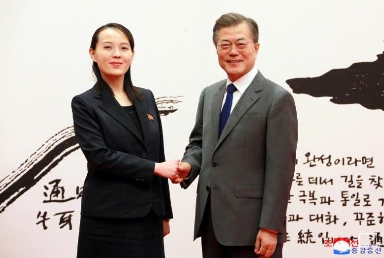 Bà Kim Yo-jong gặp gỡ Tổng thống Hàn Quốc Moon Jae-un. Ảnh: KCNA