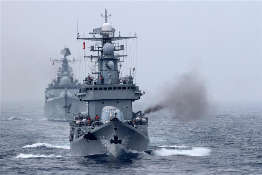 Hạm đội Nam Hải của Trung Quốc tập trận bắn đạn thật. Ảnh: People’s Daily.