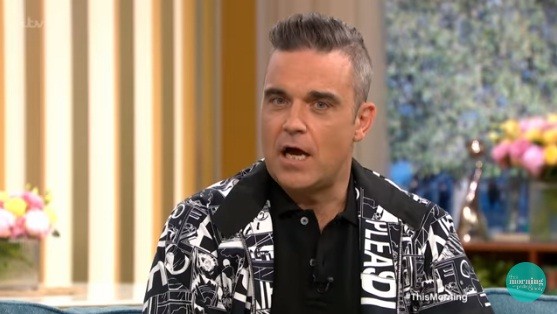 Robbie Williams giải thích về "ngón tay thối" trong chương trình "This Morning".