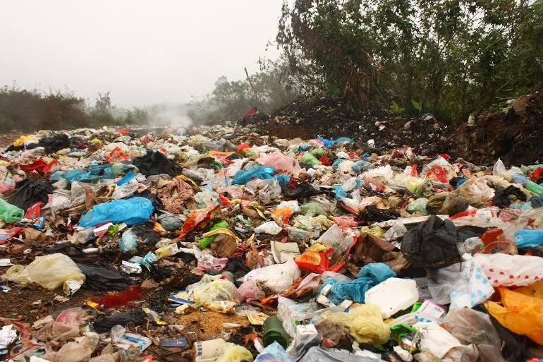 Theo thống kê, lượng rác của Hà Nội mỗi ngày chuyển lên Khu liên hợp xử lý chất thải Nam Sơn luôn ở trên mức 4.000 tấn, có thời điểm lên tới 6.000 tấn