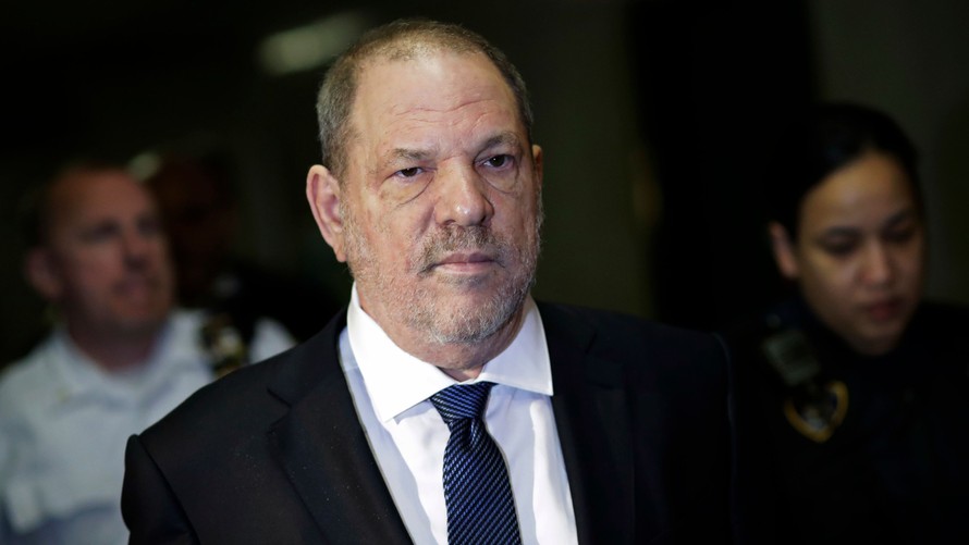 “Ông trùm Hollywood” Harvey Weinstein điêu đứng vì scandal tình dục.