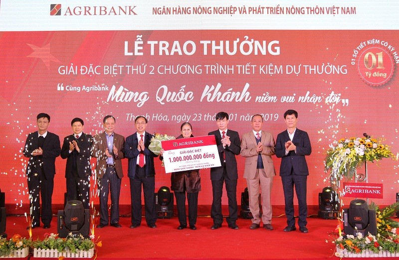 Agribank trao thưởng sổ tiết kiệm 1 tỷ đồng cho khách hàng trúng độc đắc