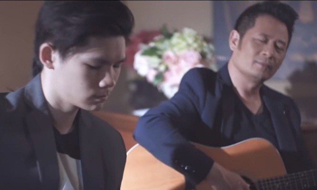 Beckham Nguyễn "song đàn hợp bích" với bố Bằng Kiều trong bản cover "Người đứng sau hạnh phúc".