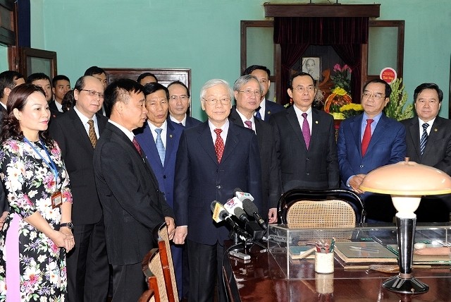 Tổng Bí thư, Chủ tịch nước Nguyễn Phú Trọng nói chuyện, chúc Tết cán bộ, nhân viên Khu di tích Chủ tịch Hồ Chí Minh, Phủ Chủ tịch.