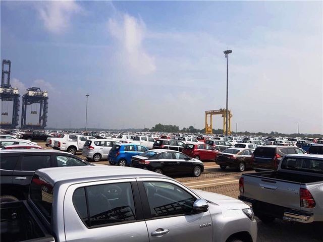 Lượng xe ô tô nhập khẩu về Việt Nam tăng mạnh khiến giá xe trung bình cũng giảm gần 40 triệu đồng/xe