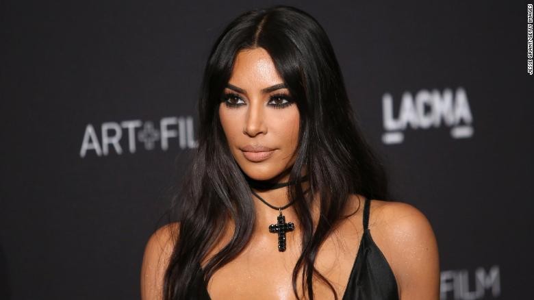 Kim Kardashian West đang hoạt động tích cực để trở thành một luật sư như bố ruột.