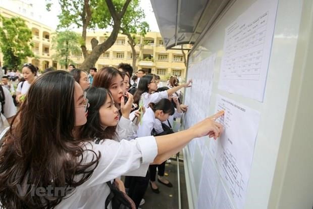 Thí sinh xem thông tin dự thi trong kỳ thi trung học phổ thông quốc gia. (Ảnh chỉ mang tính minh họa: Vietnam+)