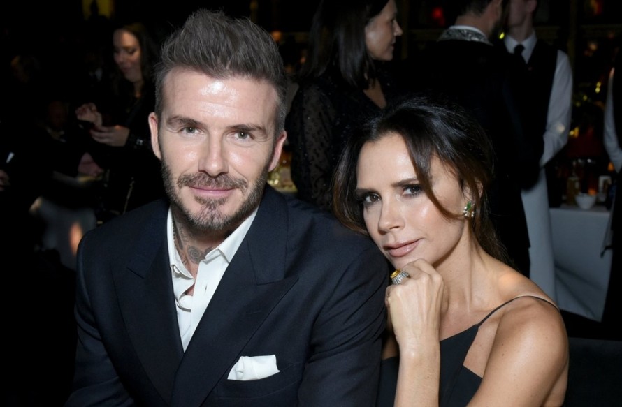 Victoria Beckham hứng ‘gạch đá’ vì xin tiền chính phủ trả lương cho nhân viên