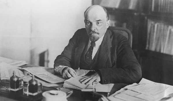 Thế hệ trẻ tại Nga ca ngợi vai trò và ảnh hưởng của lãnh tụ giai cấp vô sản V.I. Lenin