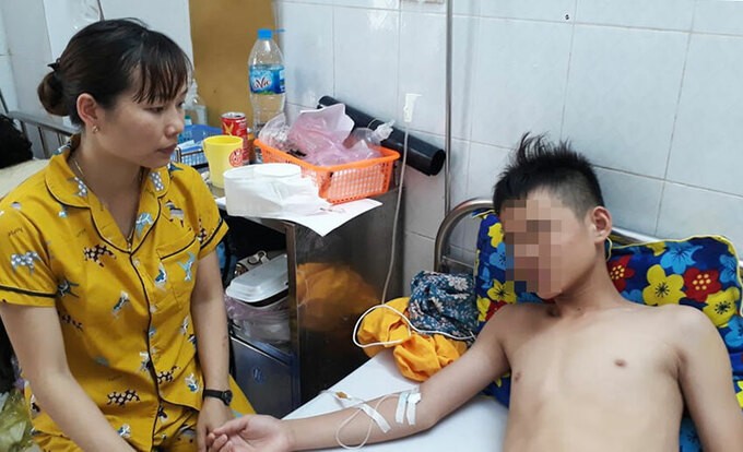 Lê Phước Duy nằm điều trị tại Bệnh viện Đa khoa tỉnh Thanh Hóa. Ảnh: Lê Hoàng/VNE