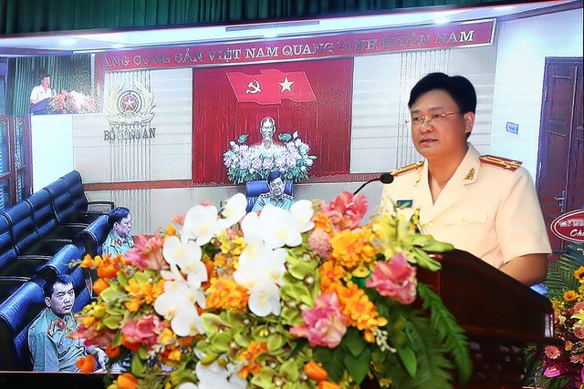 Thượng tá Nguyễn Thanh Tuấn, tân Giám đốc Công an tỉnh Thừa Thiên Huế phát biểu nhận nhiệm vụ mới. Ảnh: Dân trí