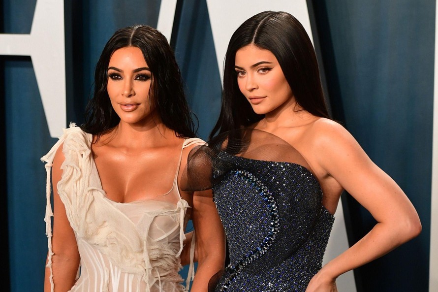 Chị em tỷ phú nhà Kardashian-Jenner có tên trong danh sách... trợ cấp thất nghiệp