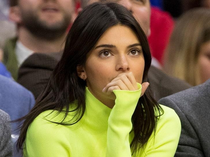 'Chân dài đắt giá nhất thế giới' Kendall Jenner bị kiện đòi 1,8 triệu USD