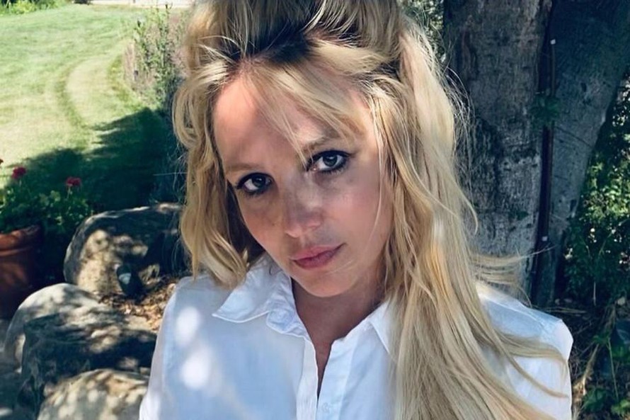 Britney Spears bị nhân viên tố hành hung.