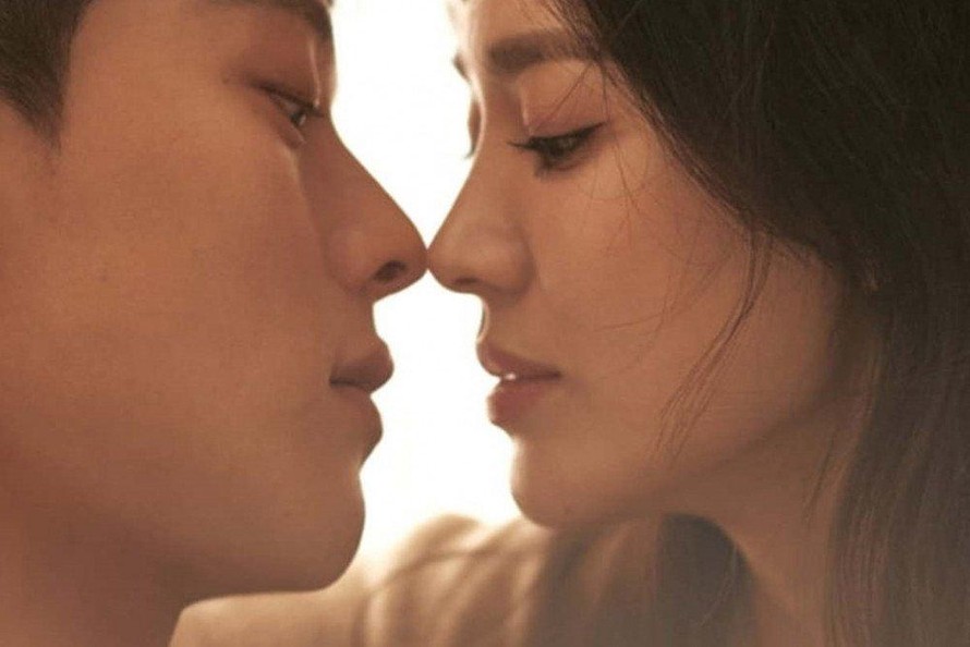Song Hye Kyo và tình trẻ vừa gặp đã có cảnh ‘giường chiếu’ 19+ trong phim mới