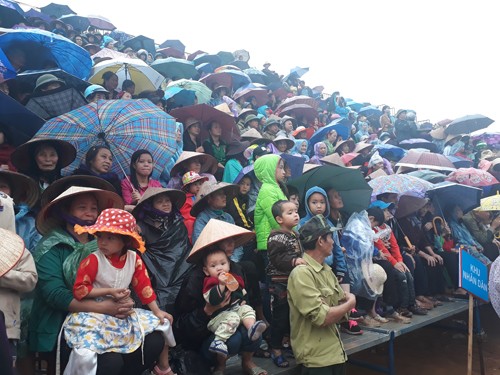 Biển người đội mưa đón Bằng di tích quốc gia đặc biệt chùa Bổ Đà