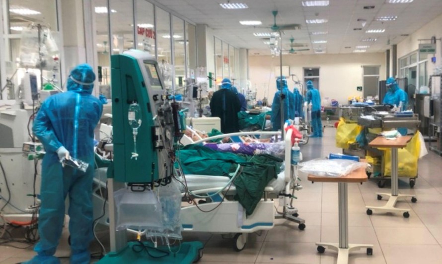 Bộ Y tế điều phối gấp 2.000 máy thở cho TPHCM