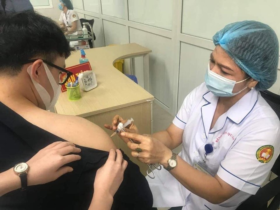 Tin mới về phê duyệt vắc xin phòng COVID-19 của Việt Nam