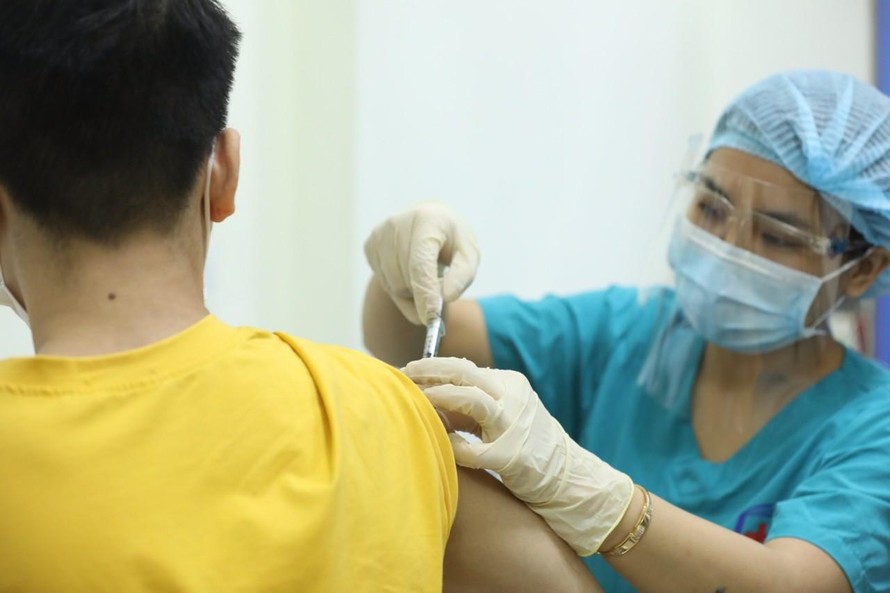 Bộ Y tế cho phép tiêm kết hợp 2 loại vắc xin phòng COVID-19