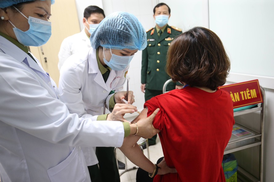 Địa phương tiêm chậm, Bộ Y tế sẽ điều chuyển vắc xin