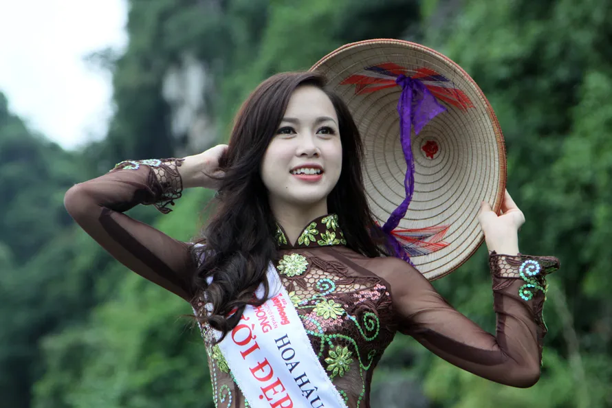 Người đẹp Áo dài Ngọc Anh tại Tràng An