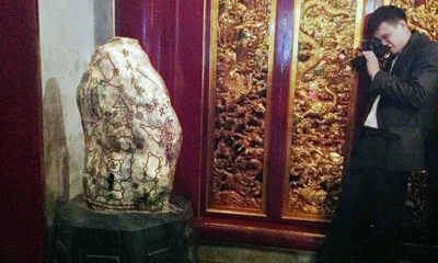 'Hòn đá lạ' đã được đưa khỏi Đền Hùng
