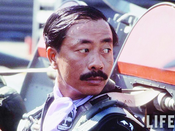 Ông Nguyễn Cao Kỳ - pilot