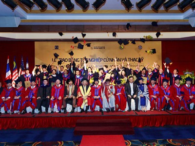 Cơ hội cho những sĩ tử đạt điểm sàn