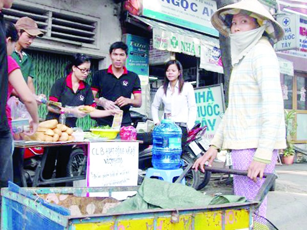 Bánh mì miễn phí cho người nghèo