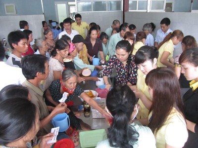 Bát cháo tình thương ấm lòng người nghèo