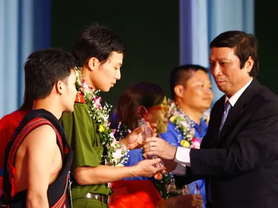 Ông Hồ Đức Việt: Lên, xuống chức vụ còn nặng nề