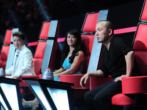 The Voice: Các HLV lại tranh cãi kịch liệt