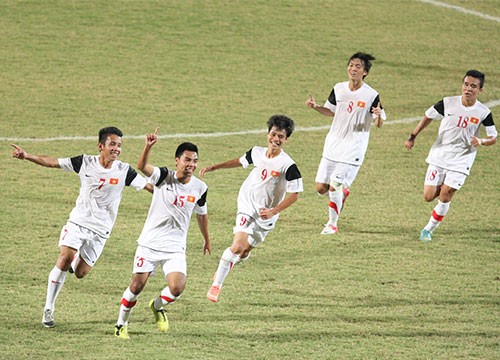 U19 Việt Nam đá SEA Games 27 là... "tự sát"