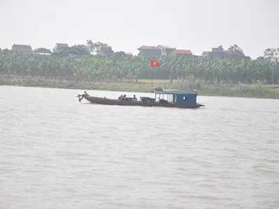 Sẽ thuê thợ lặn tìm xác nạn nhân bị bác sĩ ném xuống sông Hồng