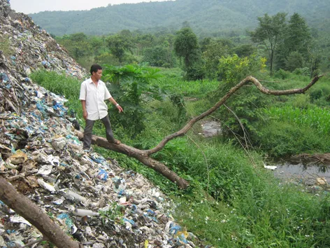 Rác 'tra tấn' dân