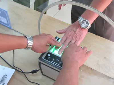Nên dừng cấp thí điểm CMND mới