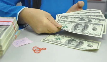 Kẽ hở chuyển tiền ra nước ngoài