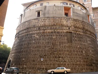 Quan chức Vatican bị bắt vì nghi tham nhũng