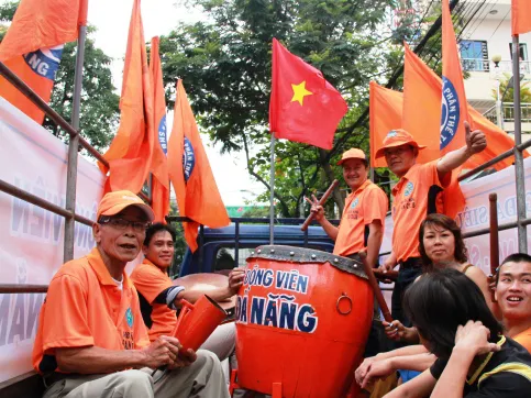 Siêu Cúp: Sôi động từ đường phố đến sân cỏ
