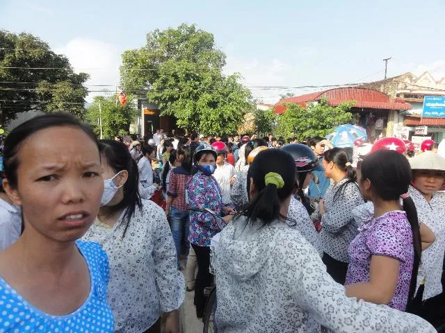 Bị sếp may Hồ Gươm miệt thị, 600 người đình công