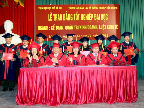 Thấy và trò Viện Đại học Mở tại lễ trao bằng tốt nghiệp