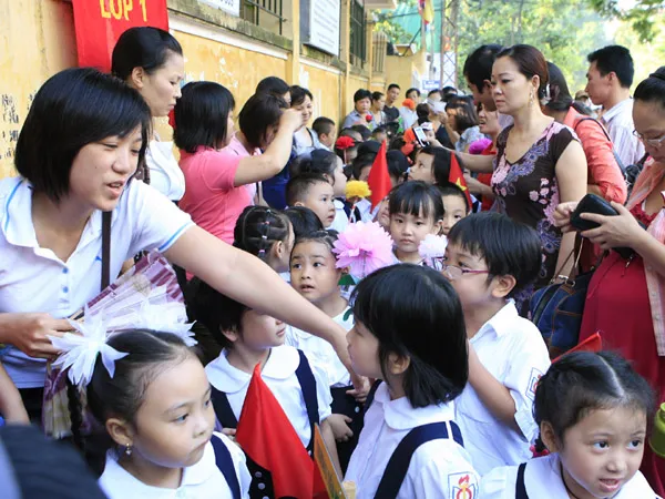 Nhiều hiệu trưởng cho rằng, "dư luận nhiều khi thổi phồng khi phụ huynh quan tâm các thầy cô giáo" Ảnh: Hồng Vĩnh