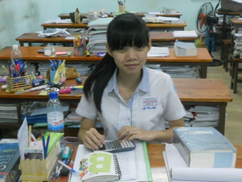 Cô bé trường dân lập đỗ thủ khoa