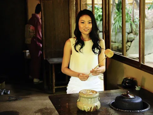 Mai Giang sang Nhật thưởng thức trà đạo
