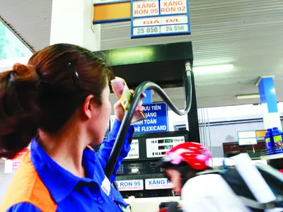 Xăng tăng giá do hết quỹ bình ổn