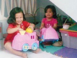 Góc vui chơi cho trẻ học tại trường Mầm non 10 (Q.3) là gầm cầu thang. Ảnh: Phi Loan (Thanh Niên)