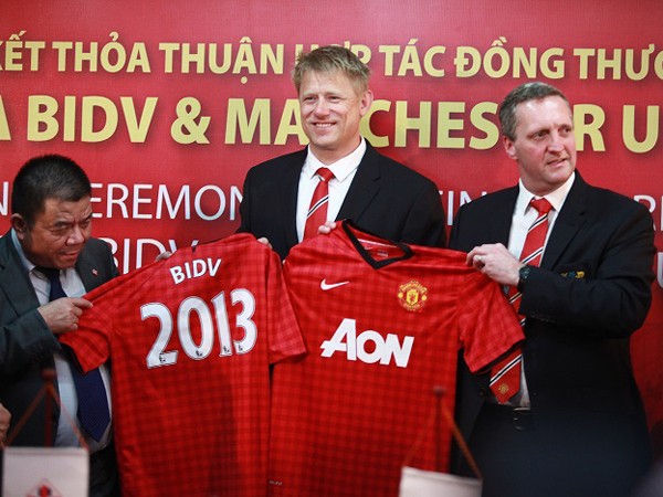 Fan Quỷ đỏ háo hức đón Peter Schmeichel