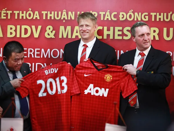 Fan Quỷ đỏ háo hức đón Peter Schmeichel